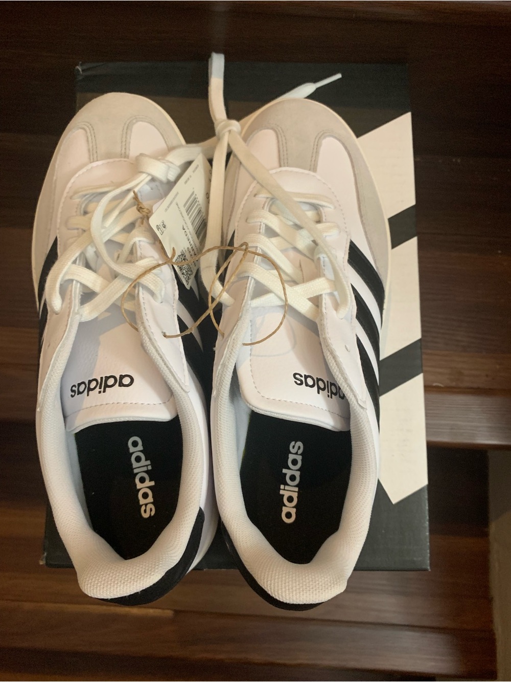 New woman’s Adidas White Black Retro Runner Sneakers with Suede Accents. Size 10 - Picture 7 of 10